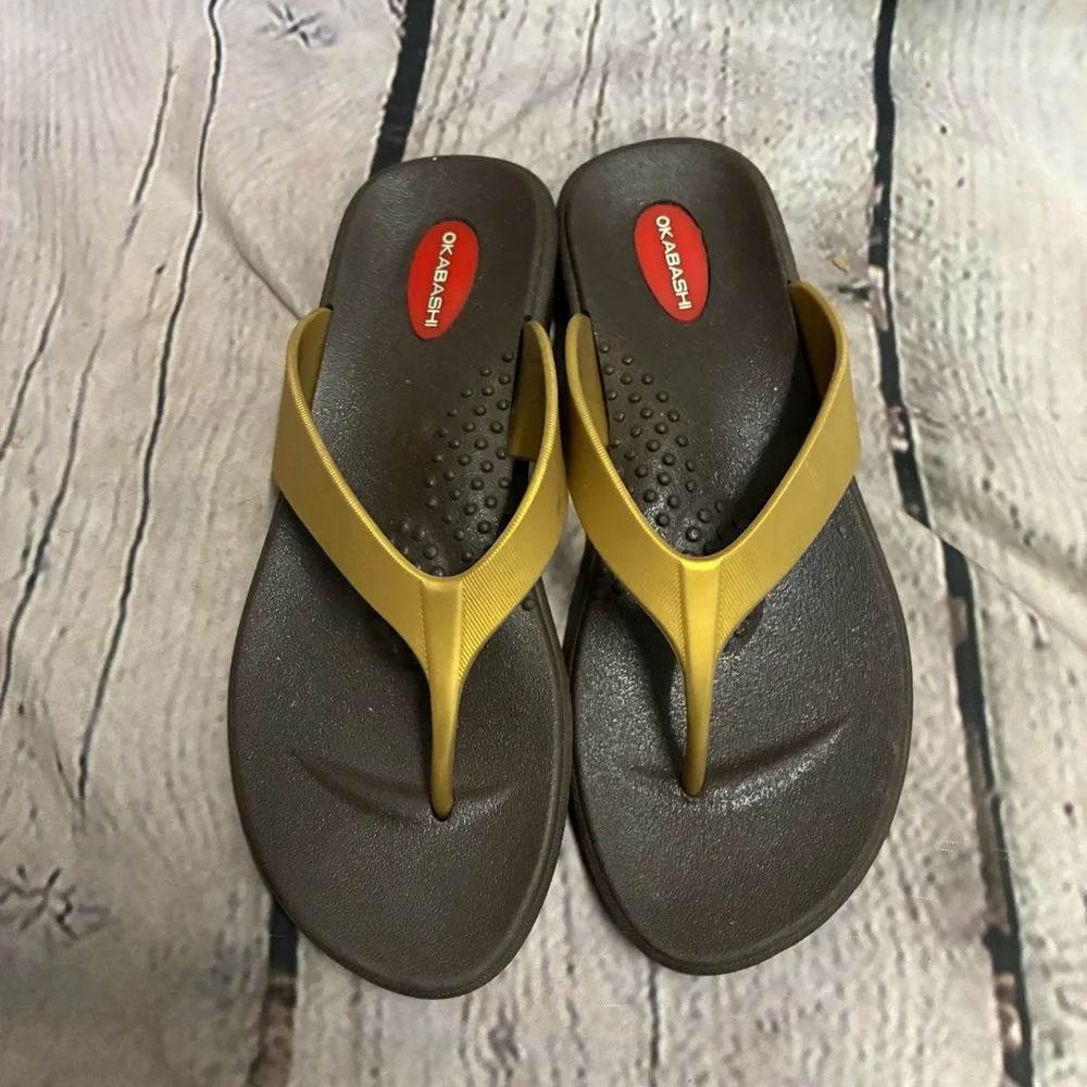 OKABASHI Women’s Maui Gold Thong Brown Flip Flop Beach Sandals Shoes EUC Size‎ M
